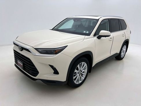 Used 2024 Toyota Grand Highlander Platinum image 4