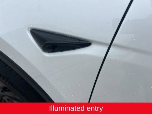 Used 2026 Tesla Model Y Long Range AWD/4WD image 18