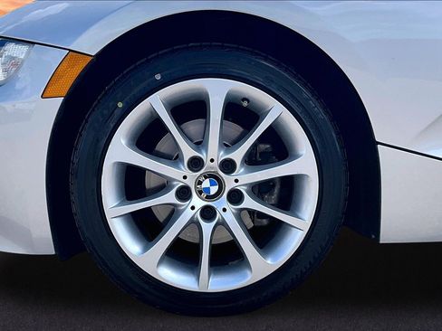 Used 2006 BMW Z4 3.0i RWD image 9