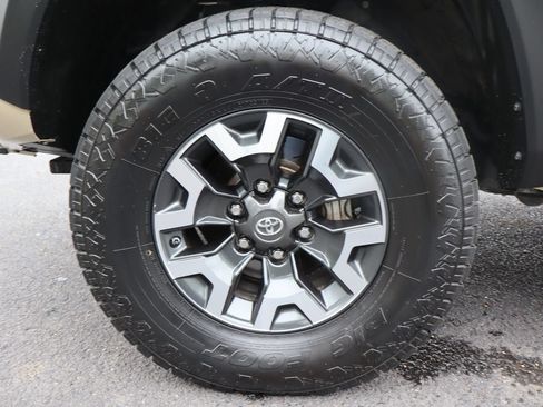 Used 2019 Toyota Tacoma TRD Off-Road AWD/4WD image 43