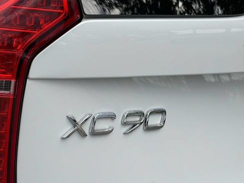 Certified 2025 Volvo XC90 B6 Ultra w/ Protection Package Premier AWD/4WD image 10