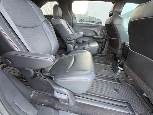 Used 2022 Toyota Sienna XSE image 6