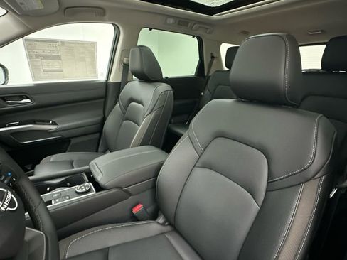 New 2026 Nissan Pathfinder SL w/ SL Premium Package image 9
