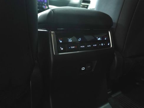 Used 2024 Lexus GX 550 w/ Accessory Package (Z1) AWD/4WD image 18