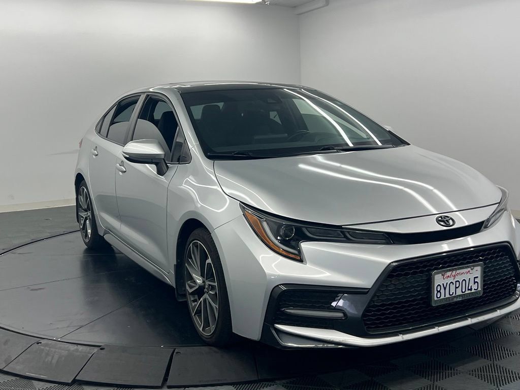 Used 2022 Toyota Corolla SE w/ SE Premium Package FWD image 3