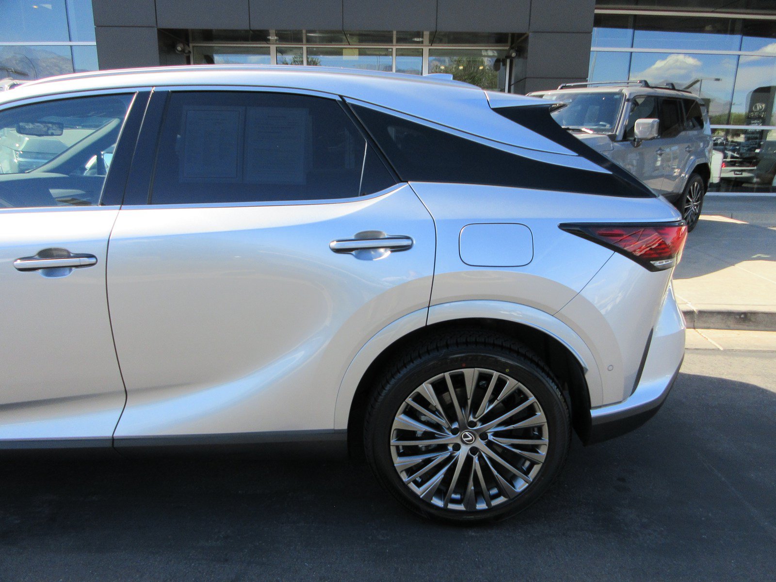 Used 2025 Lexus RX 350 w/ Convenience Package AWD/4WD image 4