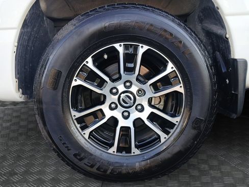 Used 2021 Nissan Titan SV w/ SV Convenience Package RWD image 23