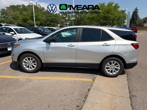 Used 2021 Chevrolet Equinox LS w/ LS Convenience Package FWD image 3