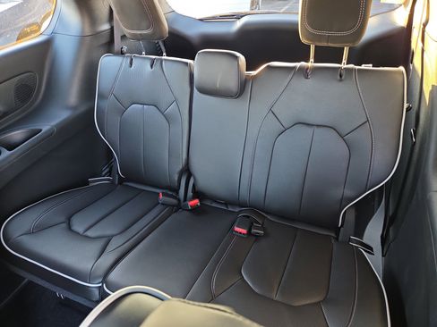 New 2026 Chrysler Pacifica Limited image 6