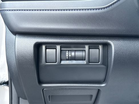 Used 2025 Subaru Forester Premium AWD/4WD image 32