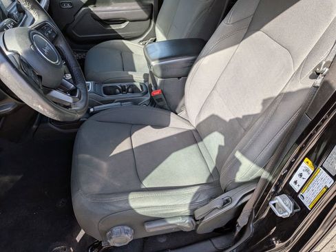 Used 2018 Jeep Wrangler Unlimited Sport S image 21