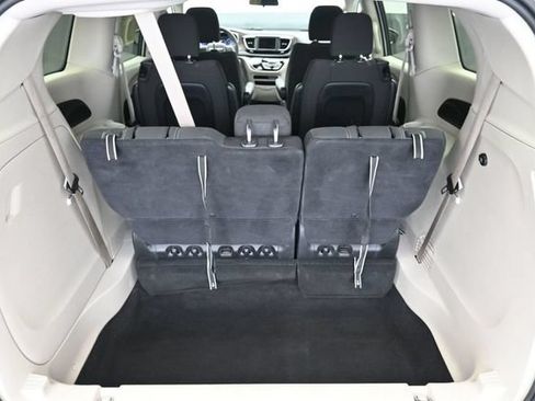 Used 2022 Chrysler Voyager LX FWD image 27