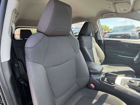 Used 2025 Toyota RAV4 LE AWD/4WD image 10