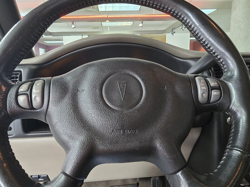 Used 2004 Pontiac Montana Extended w/ Convenience Package #1 FWD image 24