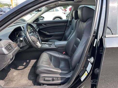 Used 2018 Honda Accord Touring image 12