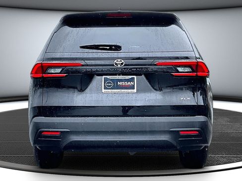 Used 2025 Toyota Grand Highlander FWD image 5