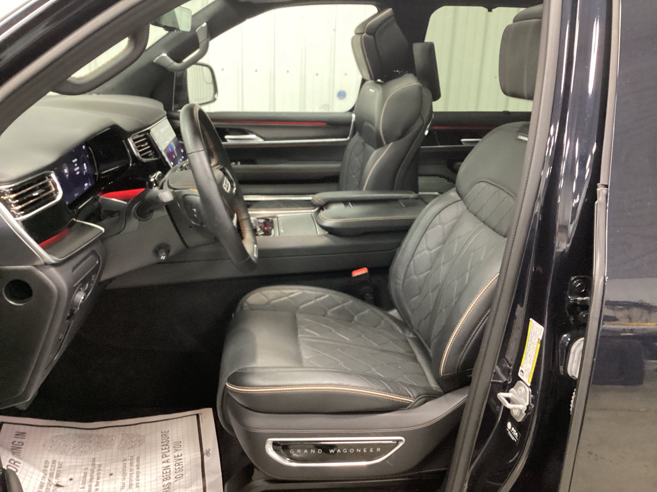 Used 2025 Jeep Grand Wagoneer Series III w/ Rear Seat Video Group 1 AWD/4WD image 18