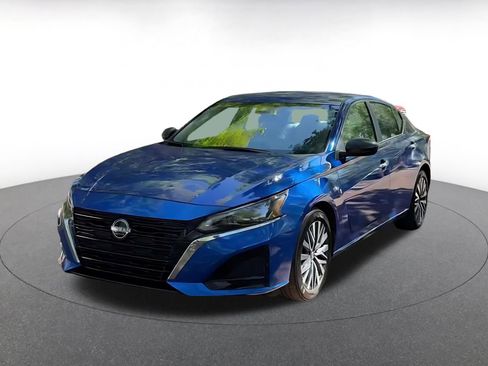 Used 2025 Nissan Altima 2.5 SV image 7