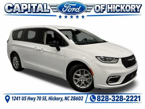 Used 2024 Chrysler Pacifica Touring-L FWD image 1
