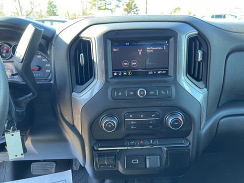 Used 2020 Chevrolet Silverado 1500 Custom w/ Custom Value Package image 18