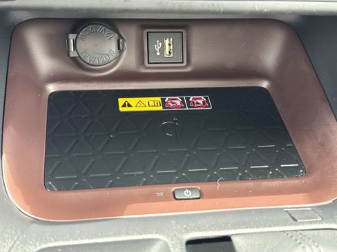 Used 2025 Toyota RAV4 Limited w/ Advanced Technology Package AWD/4WD image 31