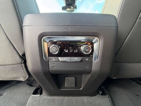 Used 2026 Chevrolet Suburban Z71 w/ Comfort Package AWD/4WD image 8