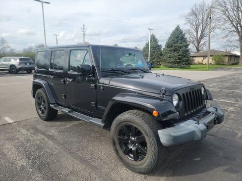 Used 2014 Jeep Wrangler Unlimited Sahara image 5