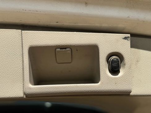 Used 2015 Cadillac Escalade ESV Premium image 9