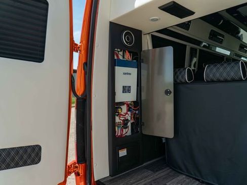 Used 2024 Mercedes-Benz Sprinter 3500 image 33