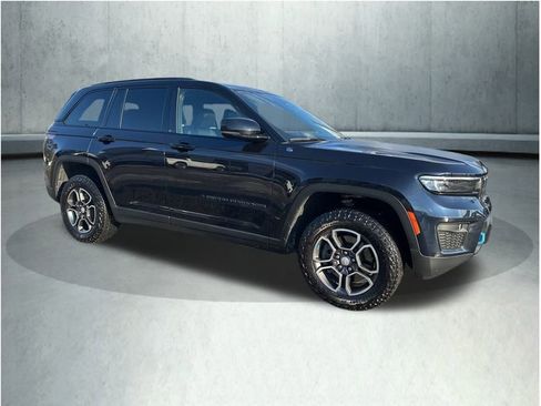 Used 2024 Jeep Grand Cherokee Trailhawk w/ Luxury Tech Group III image 9