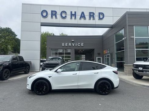 Used 2023 Tesla Model Y Long Range AWD/4WD image 2
