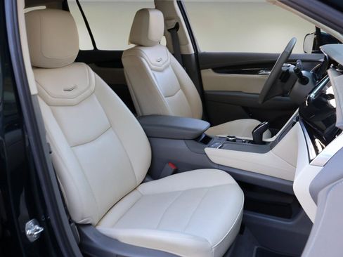 Certified 2025 Cadillac XT6 Premium Luxury image 21