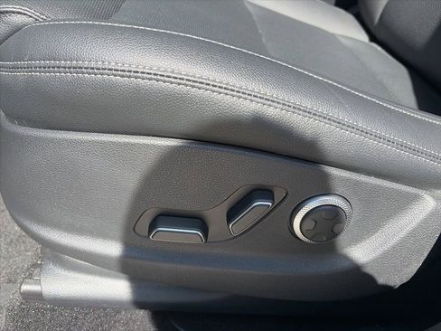 Certified 2026 Genesis GV70 2.5T Select AWD/4WD image 13