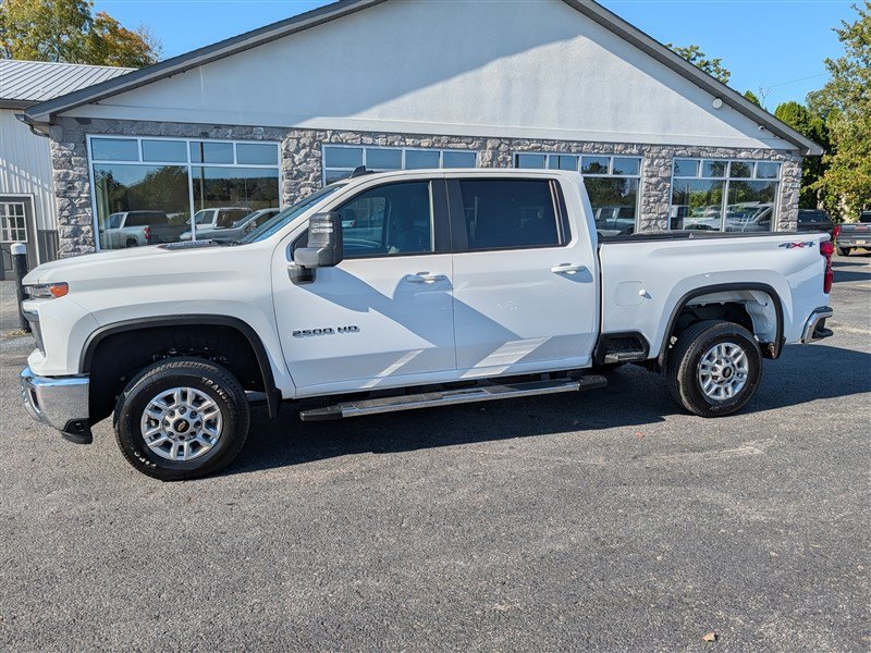 Used 2025 Chevrolet Silverado 2500 LT w/ Convenience Package AWD/4WD image 3