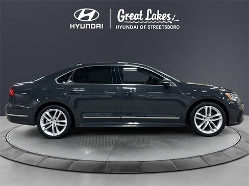 Used 2017 Volkswagen Passat 1.8T R-Line image 6