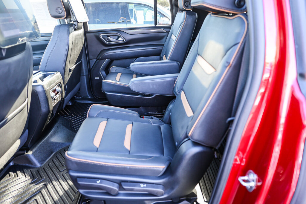 Used 2024 GMC Yukon XL AT4 w/ AT4 Premium Plus Package AWD/4WD image 10