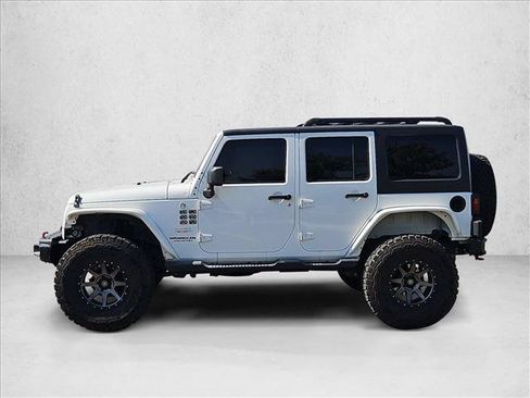 Used 2014 Jeep Wrangler Unlimited Sahara w/ Max Tow Package AWD/4WD image 8