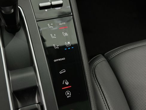 New 2025 Porsche Macan image 37