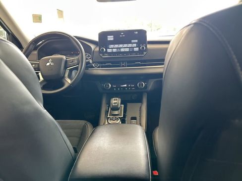 Used 2023 Mitsubishi Outlander SE FWD image 27