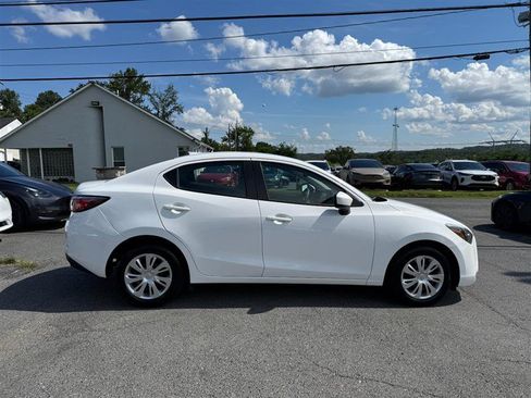 Used 2020 Toyota Yaris L FWD image 6
