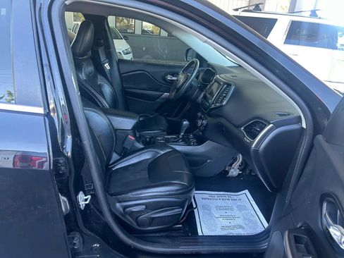Used 2020 Jeep Cherokee Latitude Plus AWD/4WD image 6