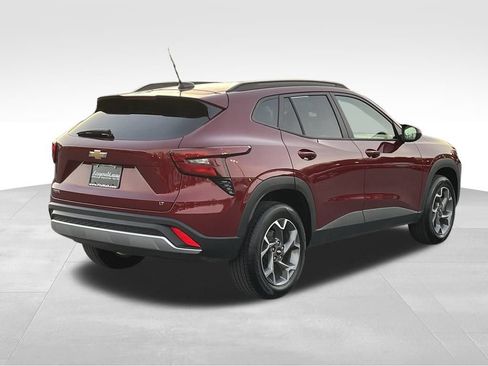 Used 2025 Chevrolet Trax LT w/ LT Convenience Package image 7