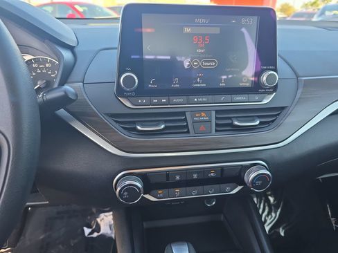 Used 2025 Nissan Altima 2.5 SV FWD image 17