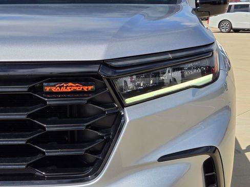 Used 2025 Honda Pilot TrailSport image 32