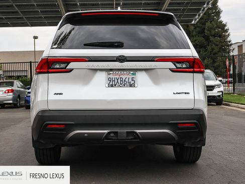 Used 2024 Toyota Grand Highlander AWD image 5