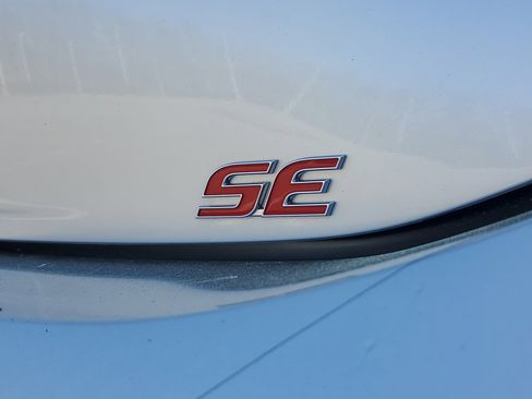 Used 2025 Toyota Corolla SE w/ SE Package image 7