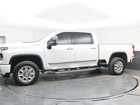 Used 2025 Chevrolet Silverado 2500 High Country w/ Technology Package AWD/4WD image 11