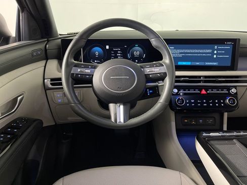 Certified 2025 Hyundai Tucson Limited AWD/4WD image 16