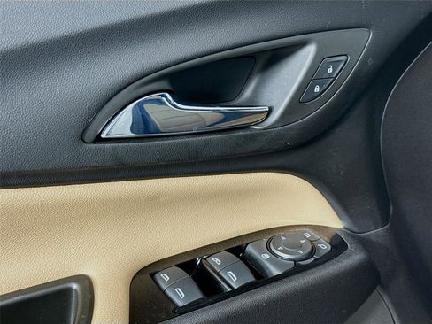 Used 2024 Chevrolet Equinox Premier image 19