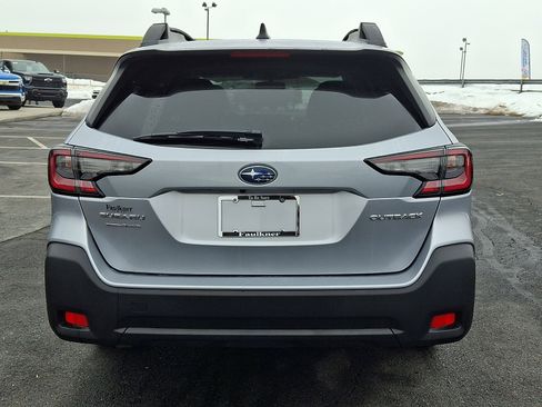 Used 2024 Subaru Outback Premium image 5